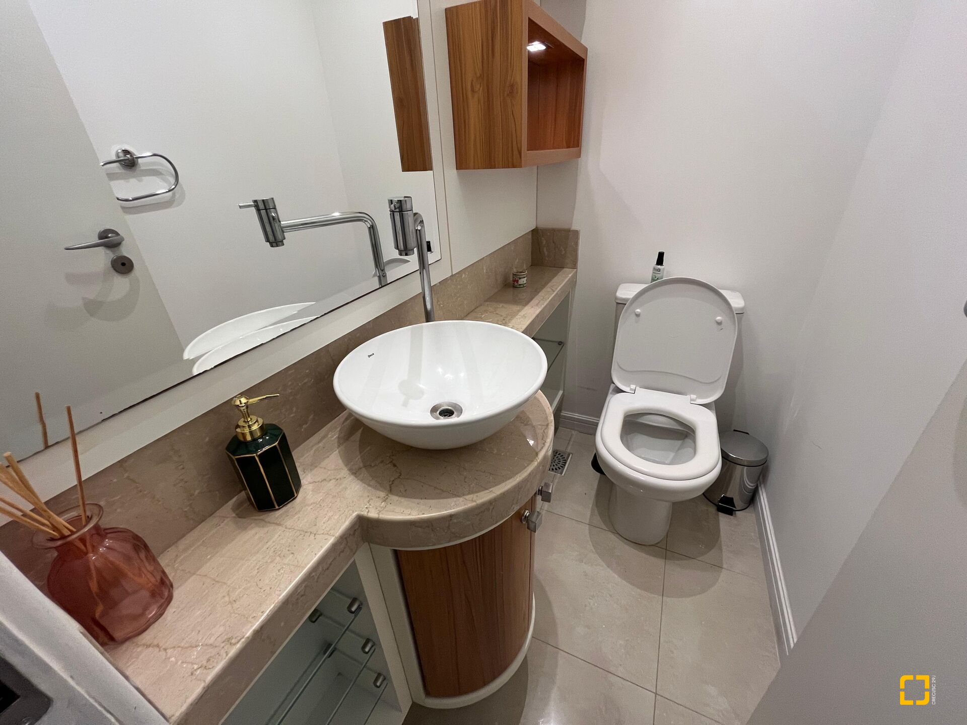 Apartamento com 105m², 6 quartos (sendo 3 suítes), 2 garagens, no bairro Jurerê Internacional em Florianópolis