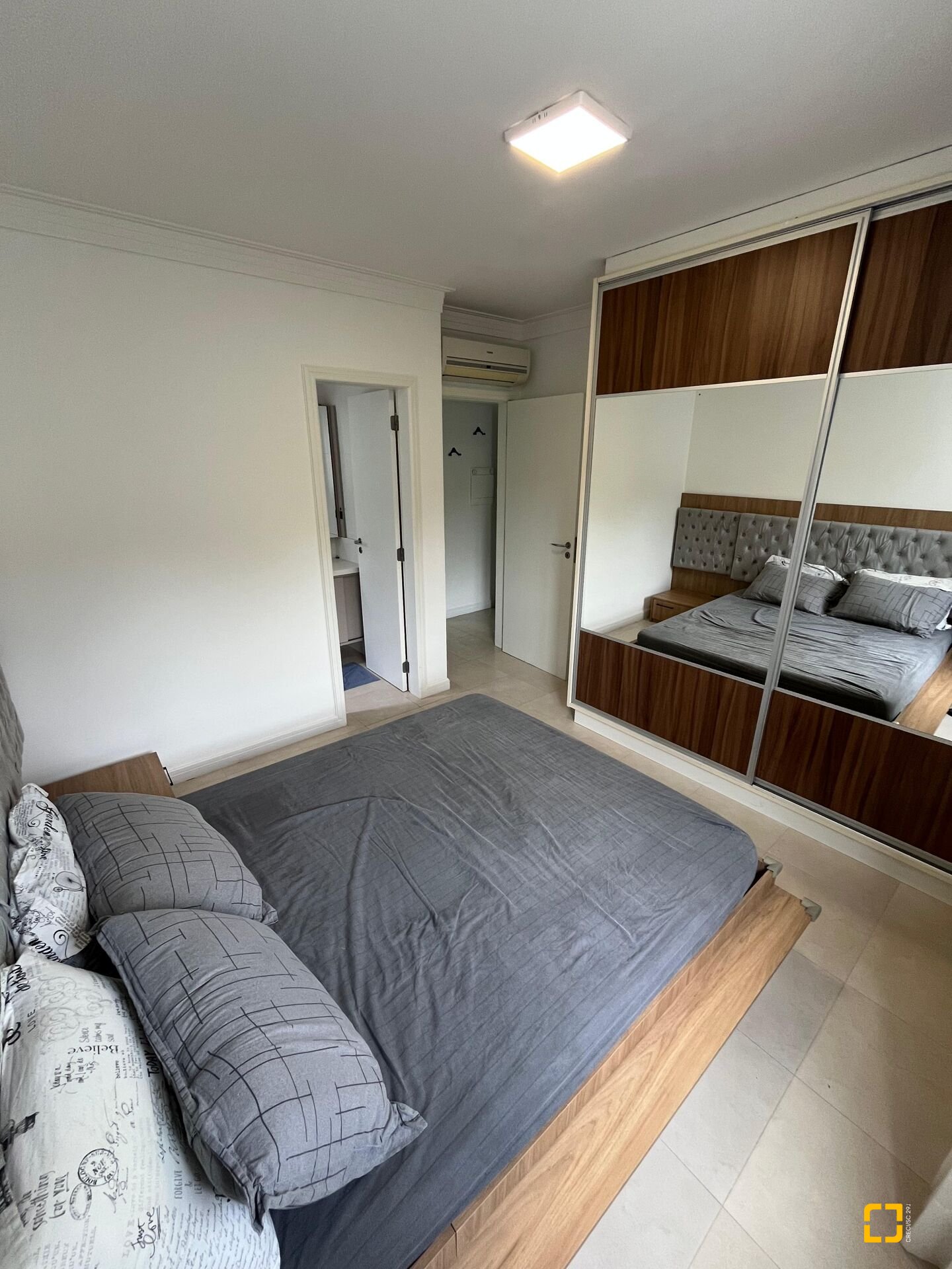 Apartamento com 105m², 6 quartos (sendo 3 suítes), 2 garagens, no bairro Jurerê Internacional em Florianópolis