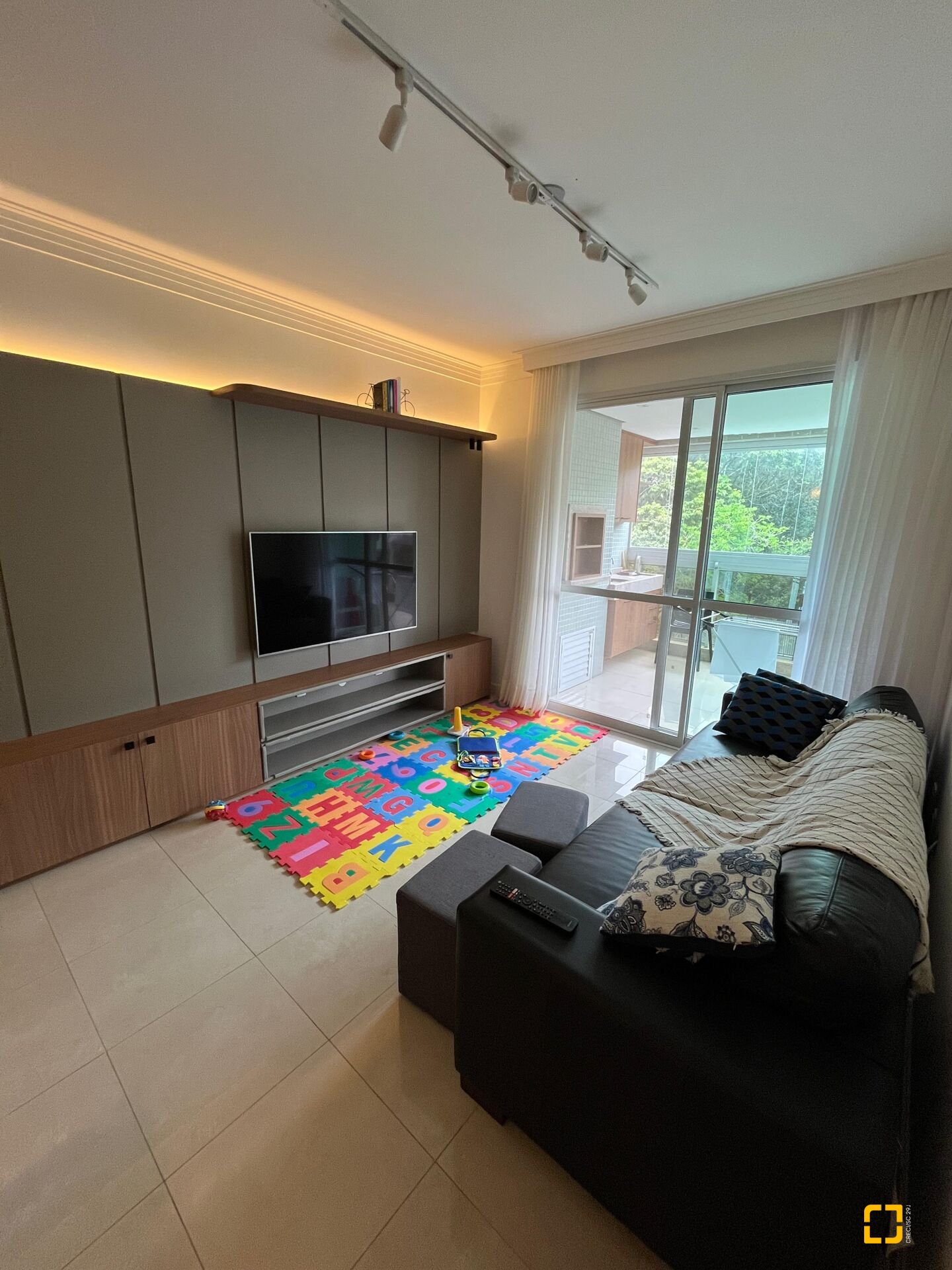 Apartamento com 105m², 6 quartos (sendo 3 suítes), 2 garagens, no bairro Jurerê Internacional em Florianópolis