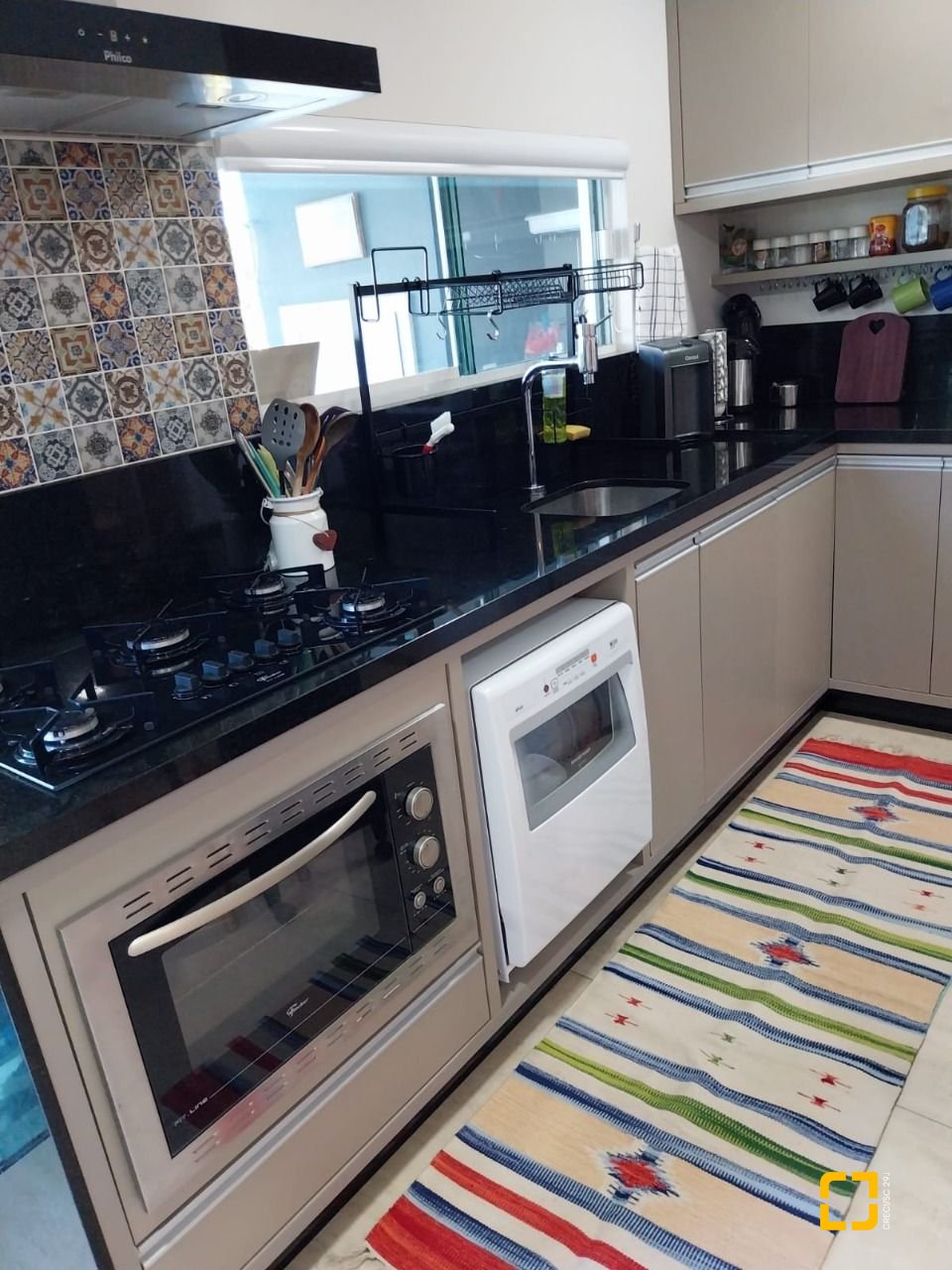 Casa com 173m², 7 quartos (sendo 3 suítes), 2 garagens, no bairro Cachoeira do Bom Jesus em Florianópolis