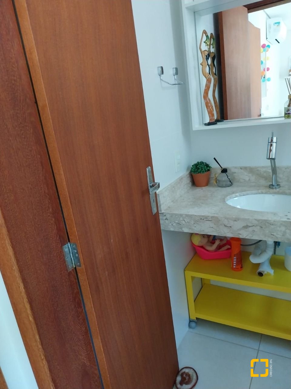Casa com 173m², 7 quartos (sendo 3 suítes), 2 garagens, no bairro Cachoeira do Bom Jesus em Florianópolis
