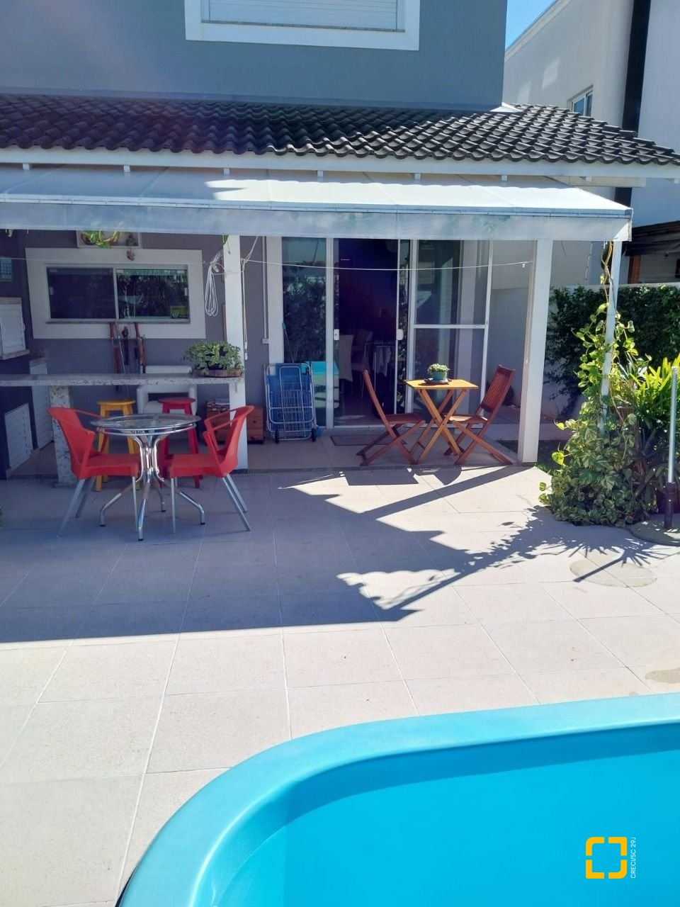 Casa com 173m², 7 quartos (sendo 3 suítes), 2 garagens, no bairro Cachoeira do Bom Jesus em Florianópolis