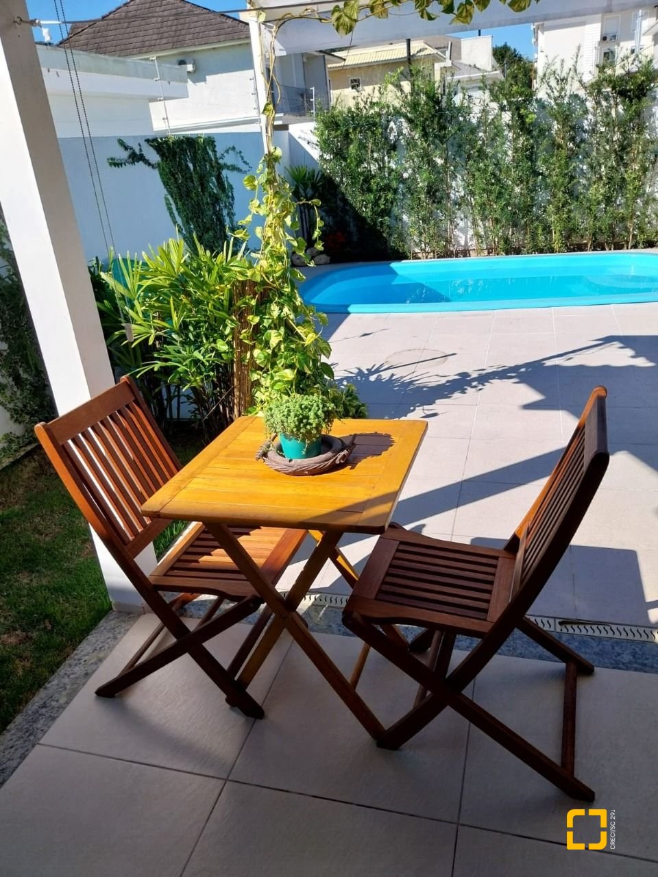 Casa com 173m², 7 quartos (sendo 3 suítes), 2 garagens, no bairro Cachoeira do Bom Jesus em Florianópolis