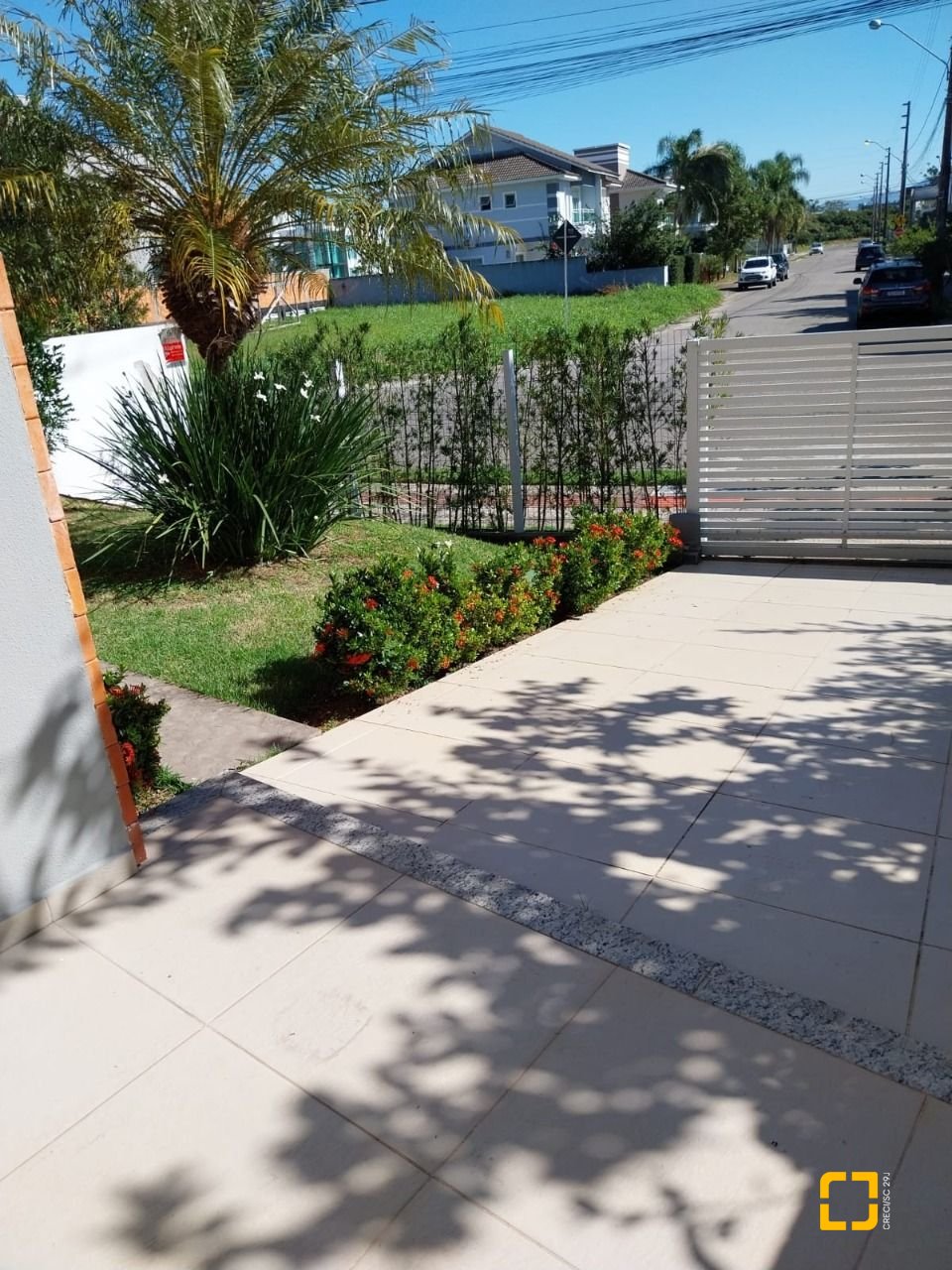 Casa com 173m², 7 quartos (sendo 3 suítes), 2 garagens, no bairro Cachoeira do Bom Jesus em Florianópolis