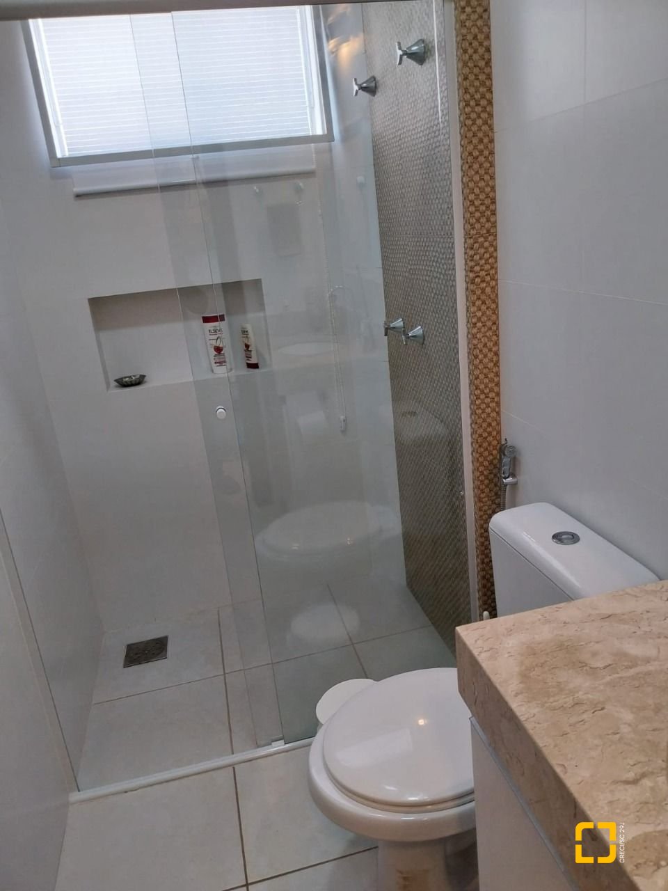 Casa com 173m², 7 quartos (sendo 3 suítes), 2 garagens, no bairro Cachoeira do Bom Jesus em Florianópolis