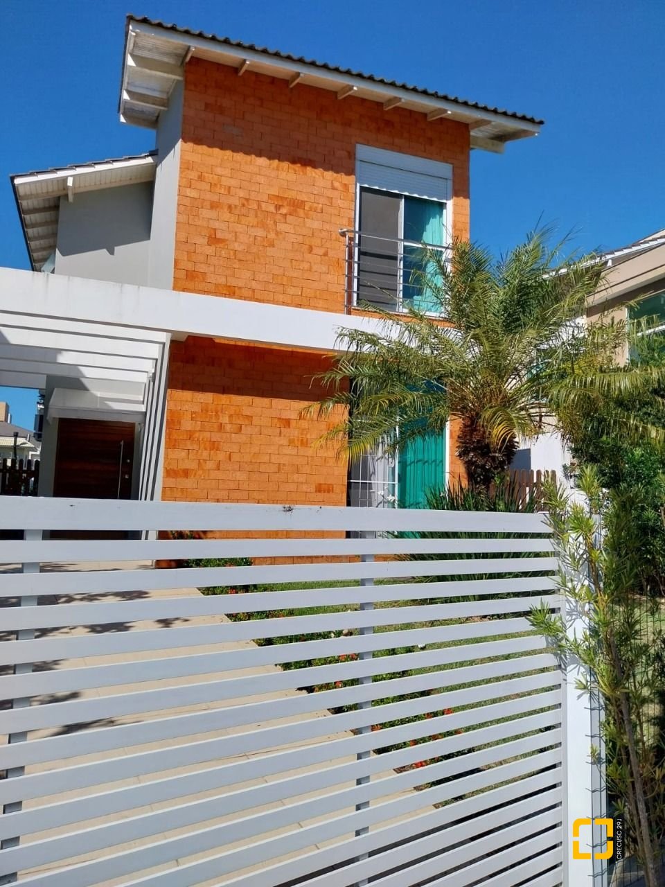 Casa com 173m², 7 quartos (sendo 3 suítes), 2 garagens, no bairro Cachoeira do Bom Jesus em Florianópolis