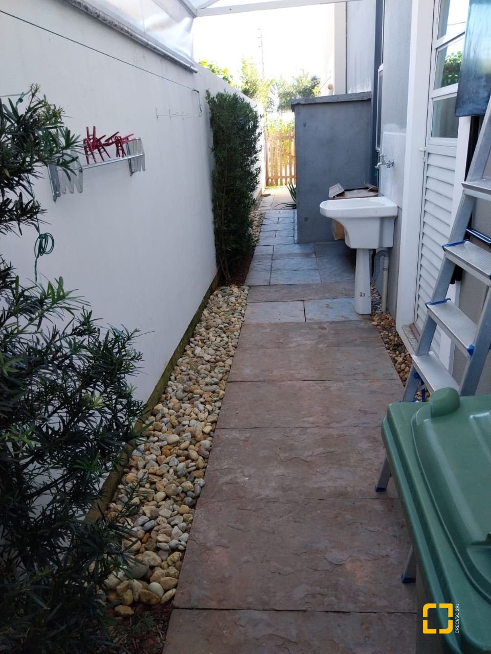 Casa com 173m², 7 quartos (sendo 3 suítes), 2 garagens, no bairro Cachoeira do Bom Jesus em Florianópolis
