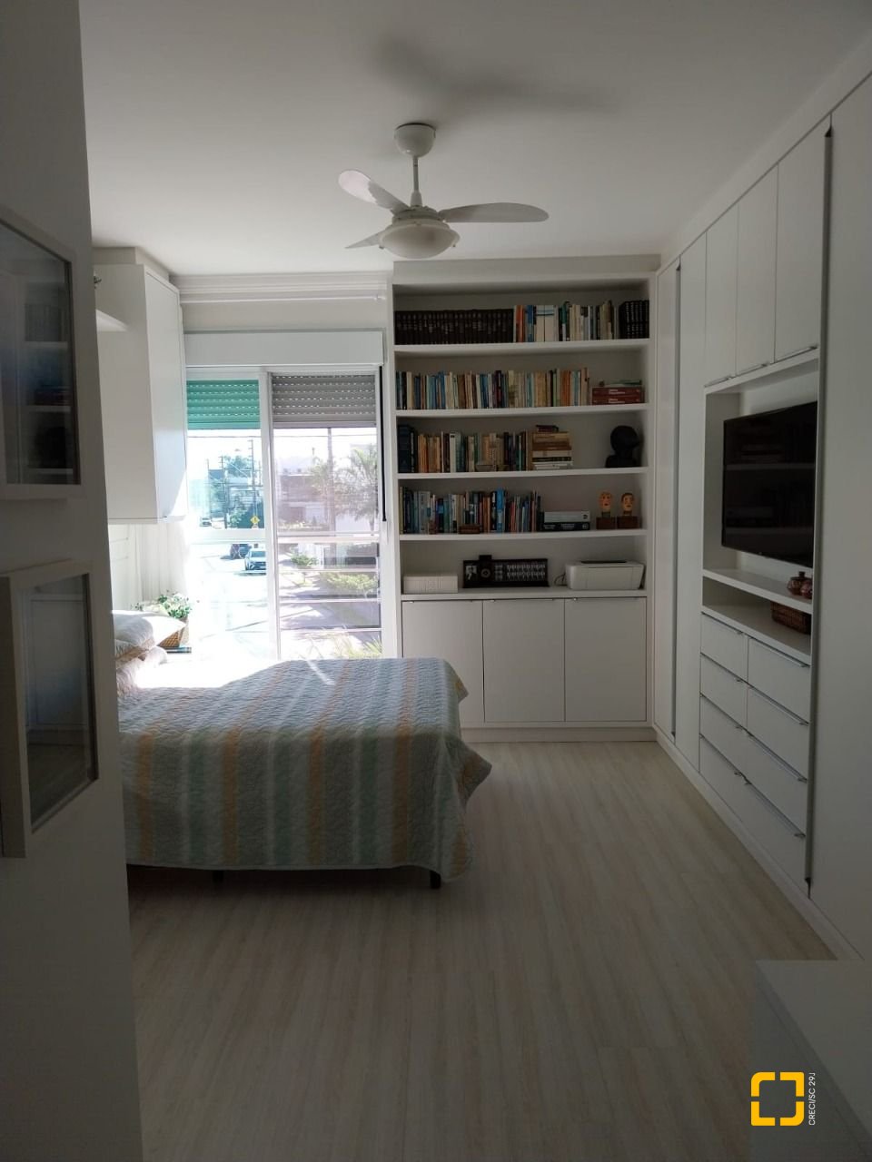 Casa com 173m², 7 quartos (sendo 3 suítes), 2 garagens, no bairro Cachoeira do Bom Jesus em Florianópolis