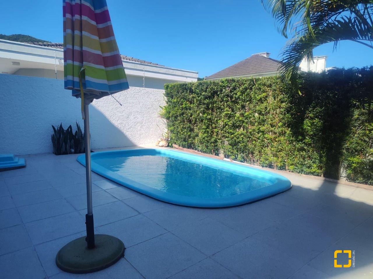 Casa com 173m², 7 quartos (sendo 3 suítes), 2 garagens, no bairro Cachoeira do Bom Jesus em Florianópolis