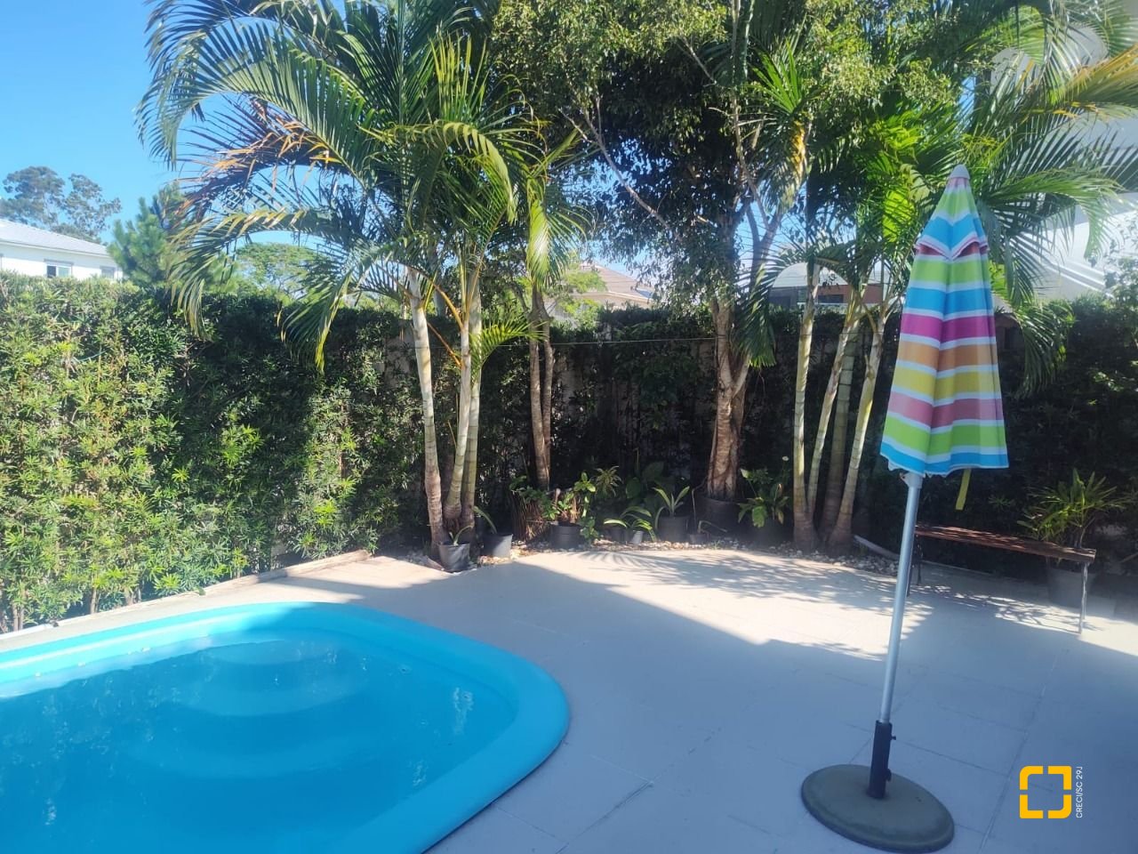 Casa com 173m², 7 quartos (sendo 3 suítes), 2 garagens, no bairro Cachoeira do Bom Jesus em Florianópolis