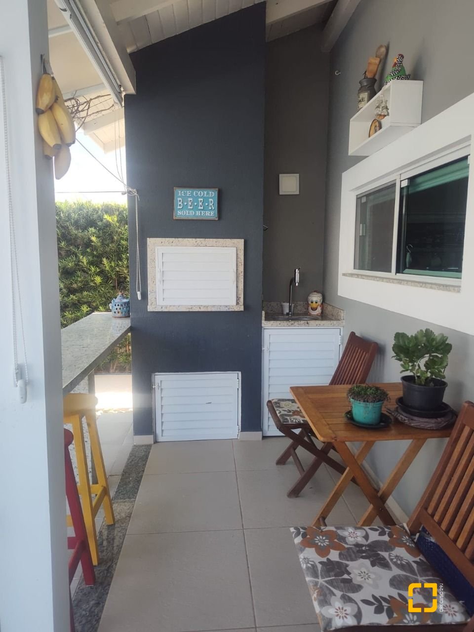 Casa com 173m², 7 quartos (sendo 3 suítes), 2 garagens, no bairro Cachoeira do Bom Jesus em Florianópolis