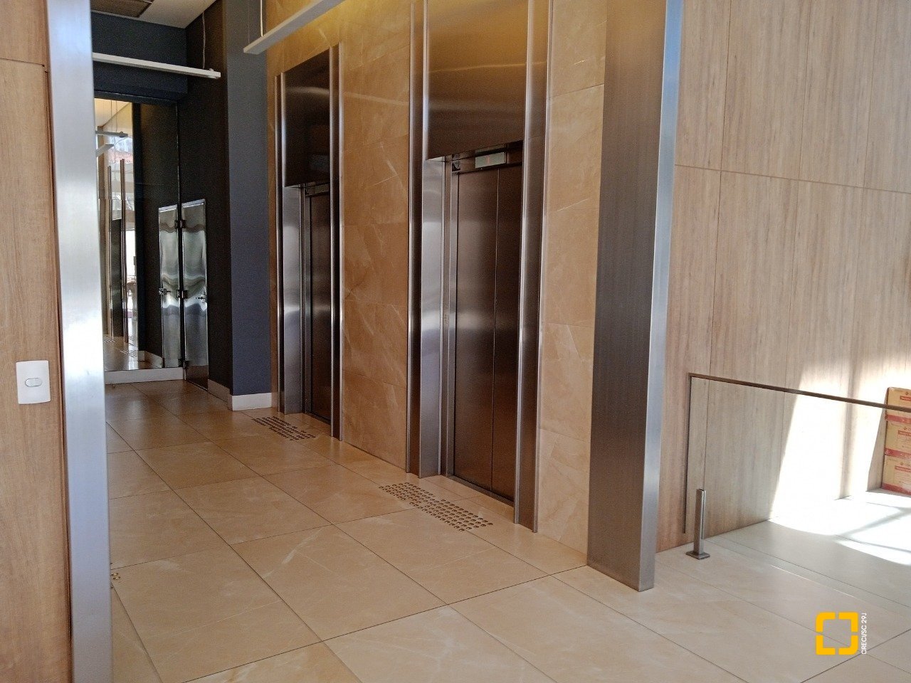 Sala com 33m², 1 garagem, no bairro Estreito em Florianópolis
