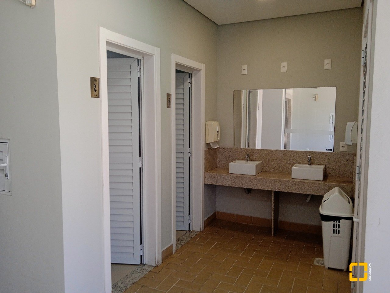 Sala com 33m², 1 garagem, no bairro Estreito em Florianópolis