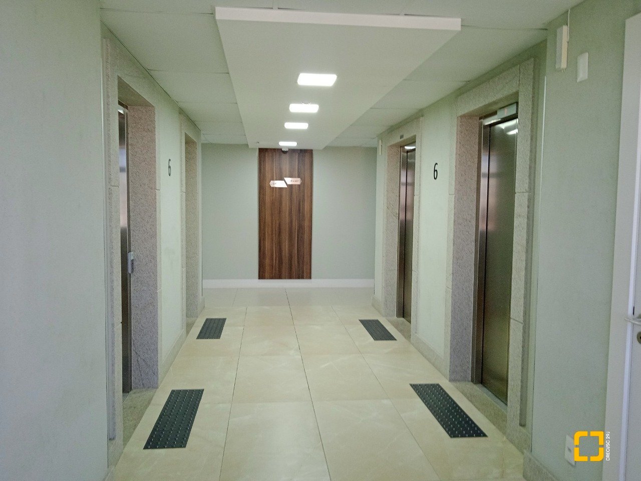 Sala com 33m², 1 garagem, no bairro Estreito em Florianópolis