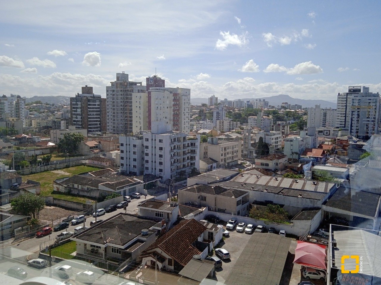 Sala com 33m², 1 garagem, no bairro Estreito em Florianópolis