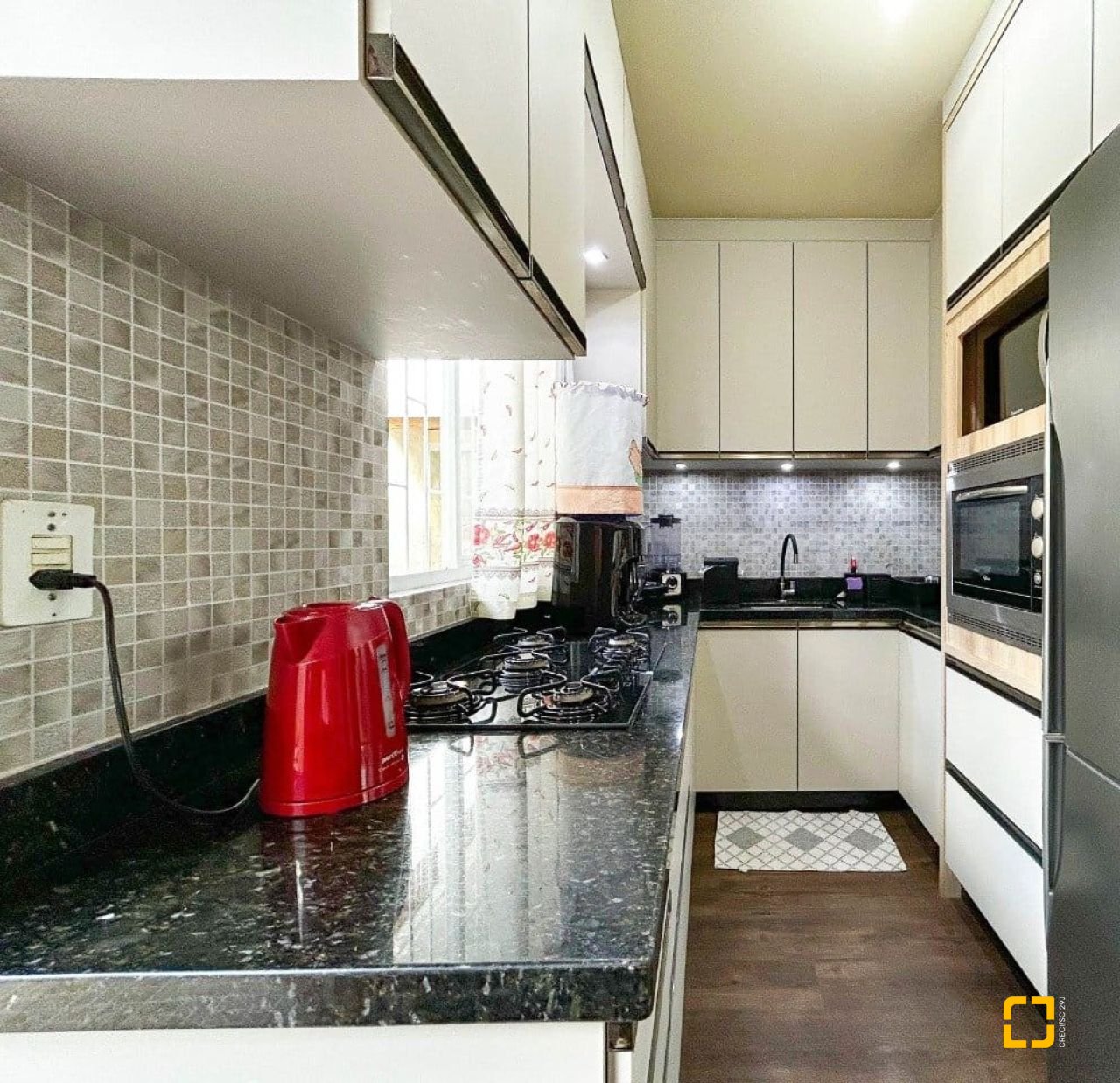 Casa com 110m², 3 quartos (sendo 1 suíte), 2 garagens, no bairro Costeira do Pirajubaé em Florianópolis