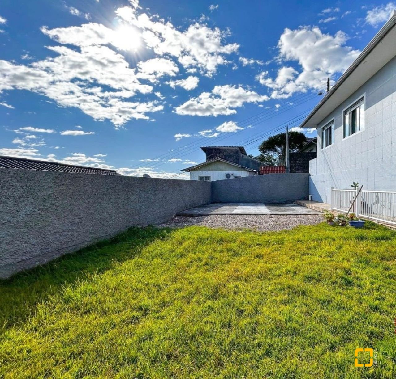Casa com 110m², 3 quartos (sendo 1 suíte), 2 garagens, no bairro Costeira do Pirajubaé em Florianópolis