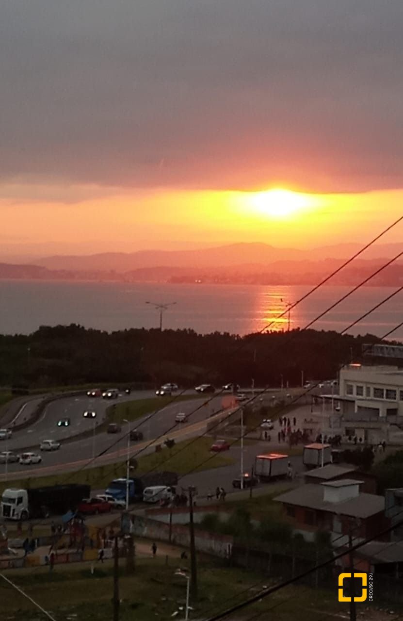 Casa com 110m², 3 quartos (sendo 1 suíte), 2 garagens, no bairro Costeira do Pirajubaé em Florianópolis