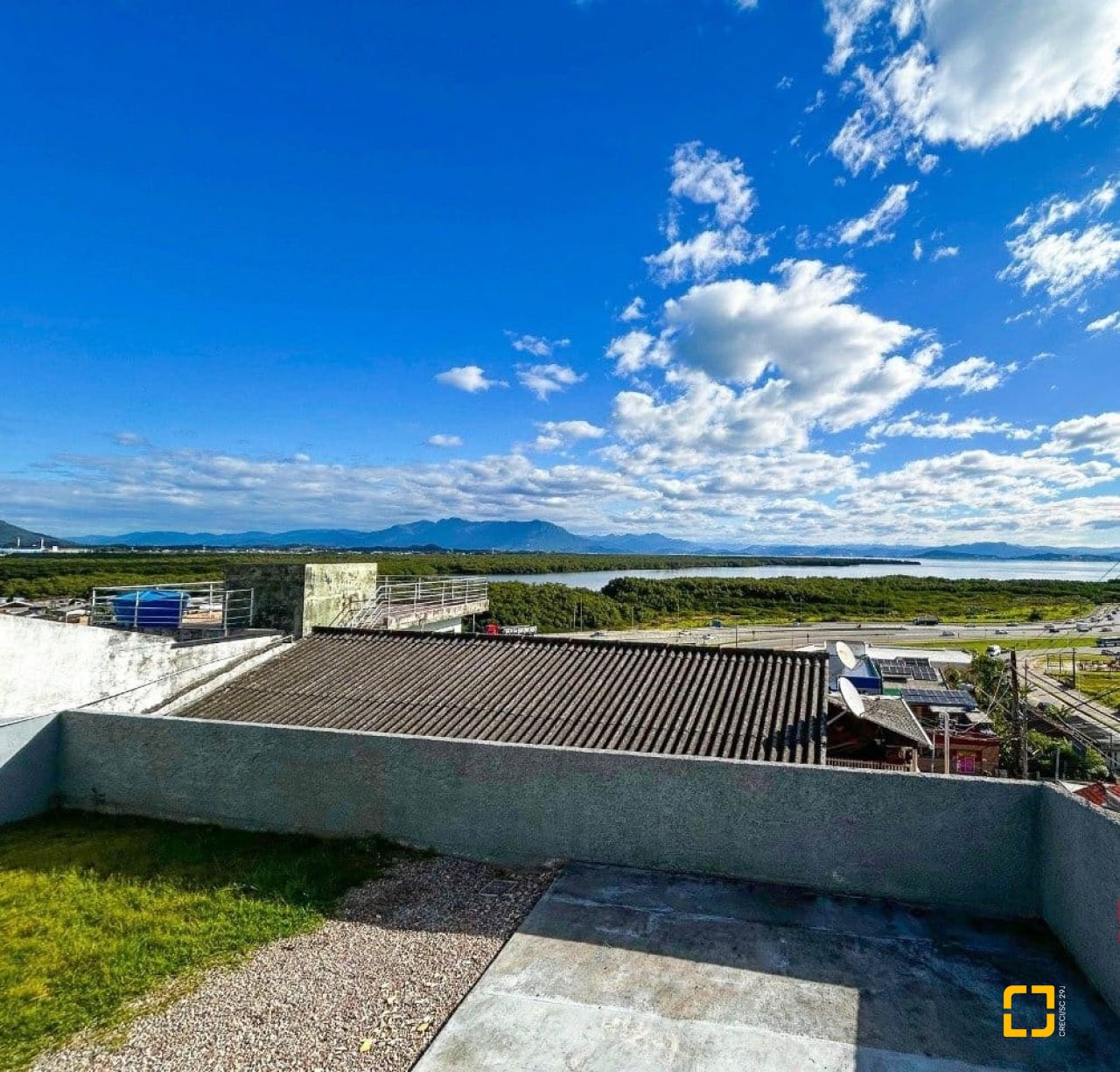 Casa com 110m², 3 quartos (sendo 1 suíte), 2 garagens, no bairro Costeira do Pirajubaé em Florianópolis