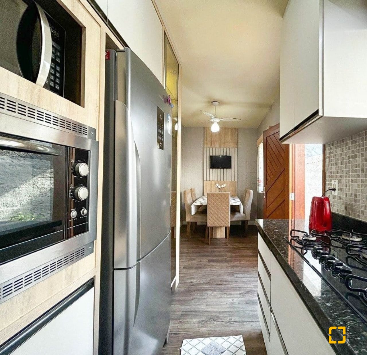 Casa com 110m², 3 quartos (sendo 1 suíte), 2 garagens, no bairro Costeira do Pirajubaé em Florianópolis