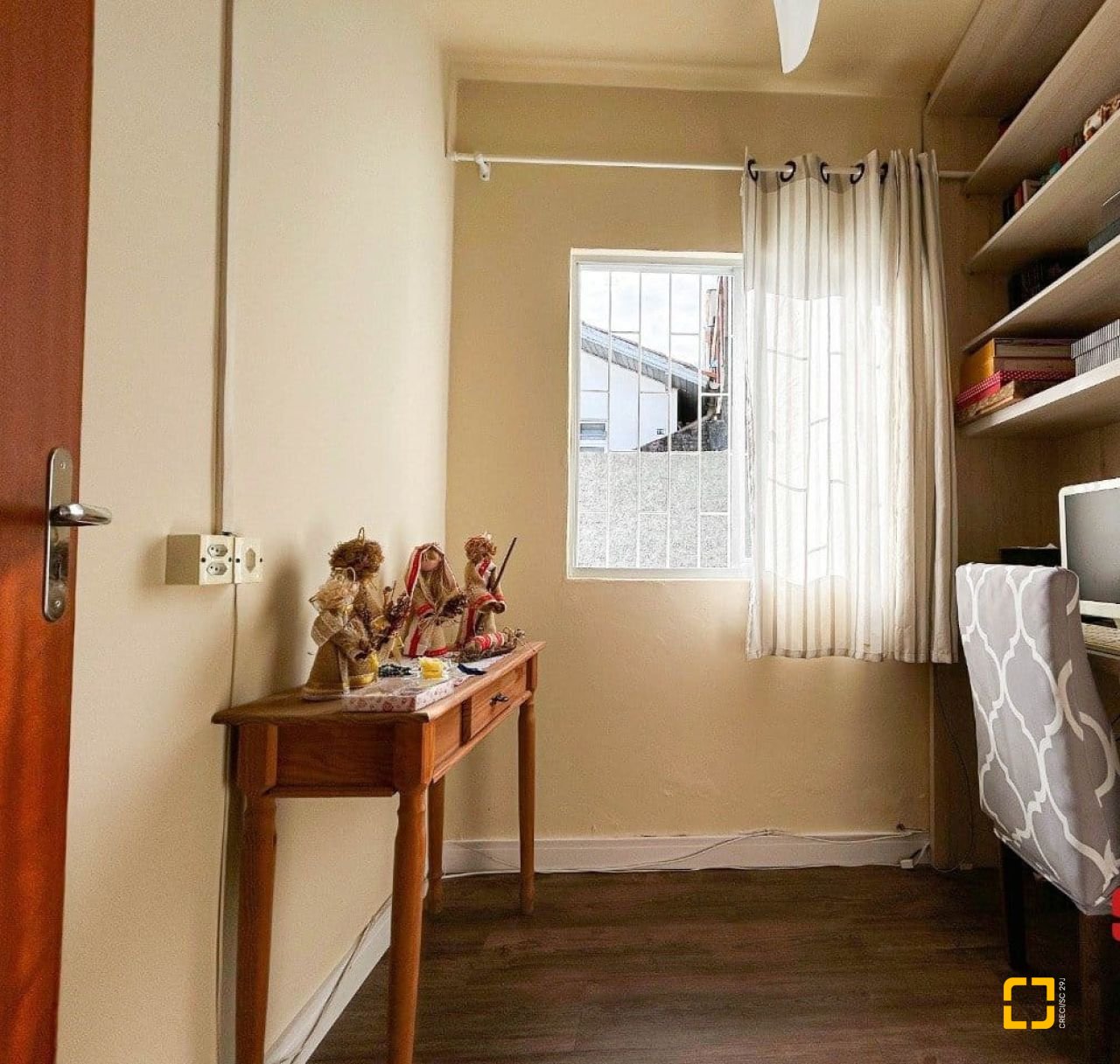 Casa com 110m², 3 quartos (sendo 1 suíte), 2 garagens, no bairro Costeira do Pirajubaé em Florianópolis