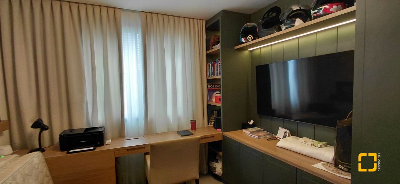 Casa com 236m², 4 quartos (sendo 3 suítes), 4 garagens, no bairro Jardim Anchieta em Florianópolis