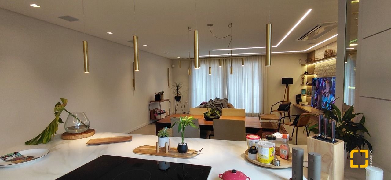 Casa com 236m², 4 quartos (sendo 3 suítes), 4 garagens, no bairro Jardim Anchieta em Florianópolis