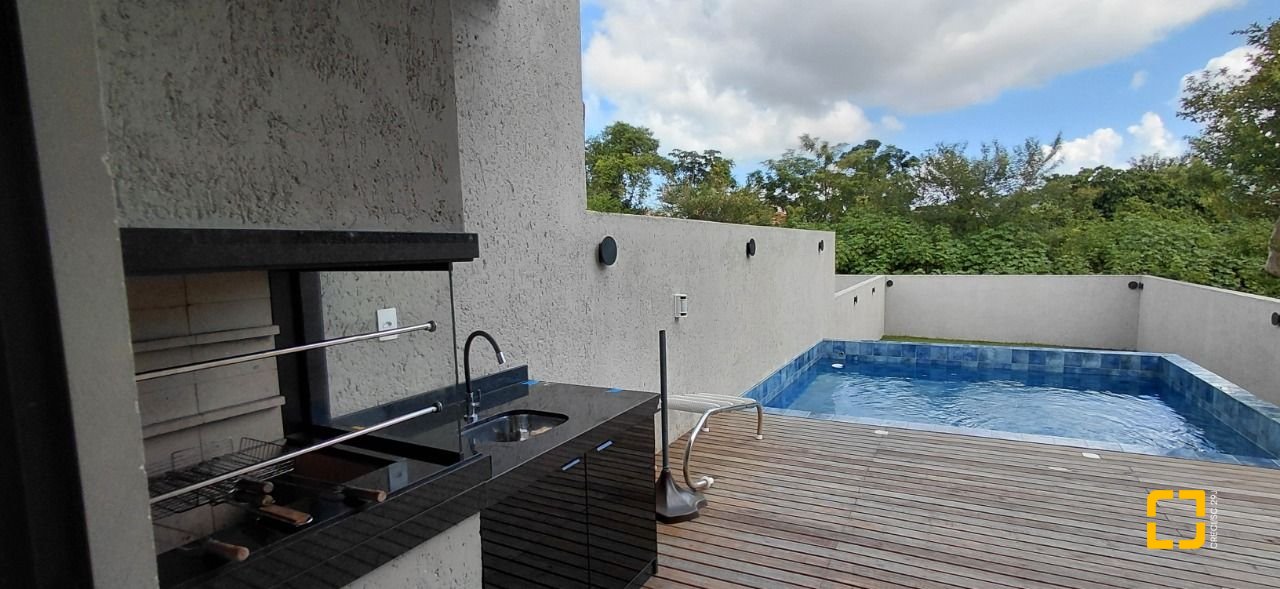 Casa com 236m², 4 quartos (sendo 3 suítes), 4 garagens, no bairro Jardim Anchieta em Florianópolis