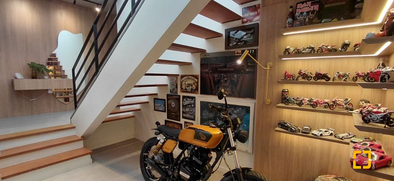 Casa com 236m², 4 quartos (sendo 3 suítes), 4 garagens, no bairro Jardim Anchieta em Florianópolis
