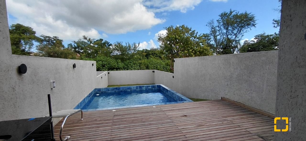 Casa com 236m², 4 quartos (sendo 3 suítes), 4 garagens, no bairro Jardim Anchieta em Florianópolis