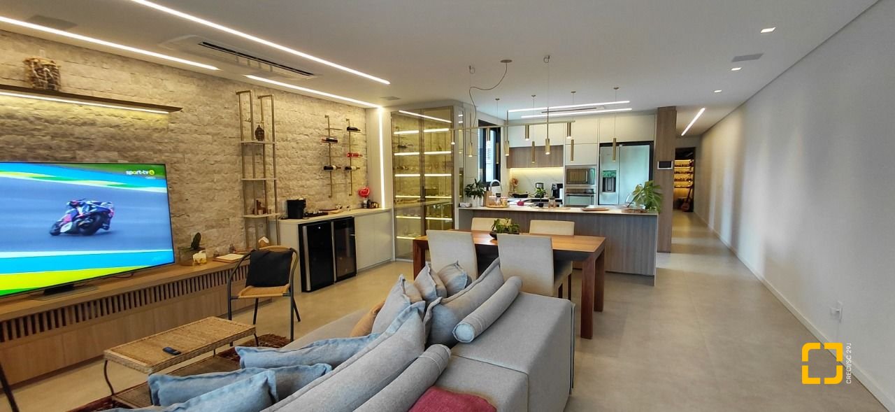 Casa com 236m², 4 quartos (sendo 3 suítes), 4 garagens, no bairro Jardim Anchieta em Florianópolis