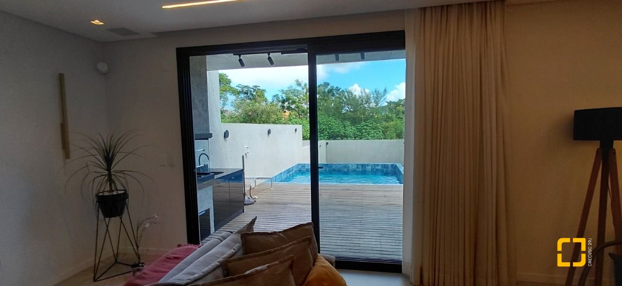 Casa com 236m², 4 quartos (sendo 3 suítes), 4 garagens, no bairro Jardim Anchieta em Florianópolis