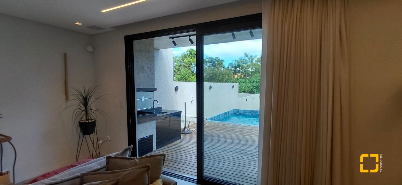 Casa com 236m², 4 quartos (sendo 3 suítes), 4 garagens, no bairro Jardim Anchieta em Florianópolis