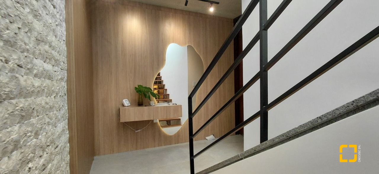 Casa com 236m², 4 quartos (sendo 3 suítes), 4 garagens, no bairro Jardim Anchieta em Florianópolis