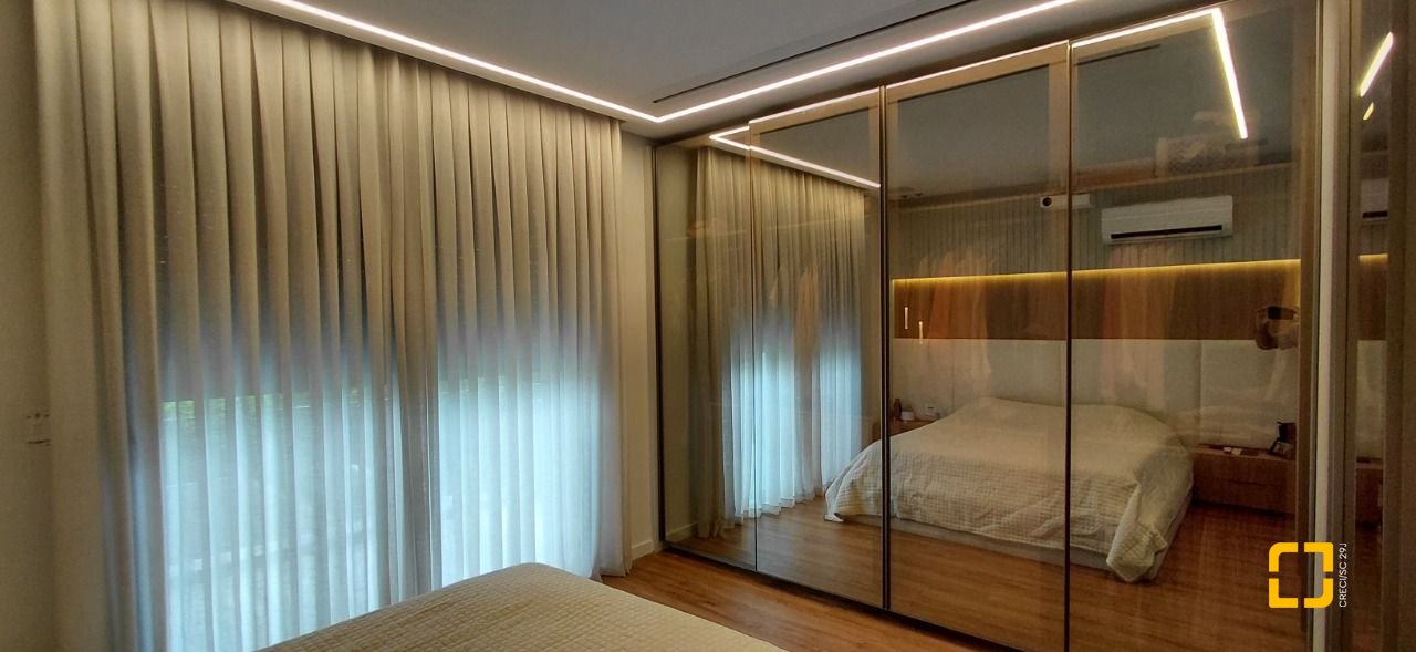 Casa com 236m², 4 quartos (sendo 3 suítes), 4 garagens, no bairro Jardim Anchieta em Florianópolis