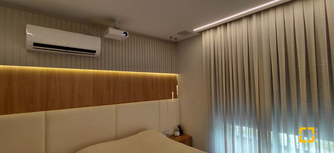 Casa com 236m², 4 quartos (sendo 3 suítes), 4 garagens, no bairro Jardim Anchieta em Florianópolis