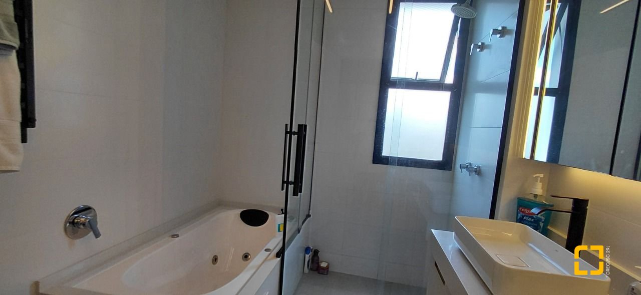 Casa com 236m², 4 quartos (sendo 3 suítes), 4 garagens, no bairro Jardim Anchieta em Florianópolis