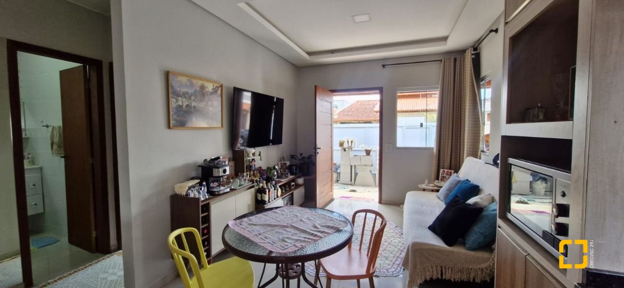 Casa com 70m², 2 quartos (sendo 1 suíte), 1 garagem, no bairro Ingleses do Rio Vermelho em Florianópolis