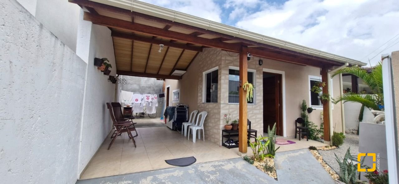 Casa com 70m², 2 quartos (sendo 1 suíte), 1 garagem, no bairro Ingleses do Rio Vermelho em Florianópolis