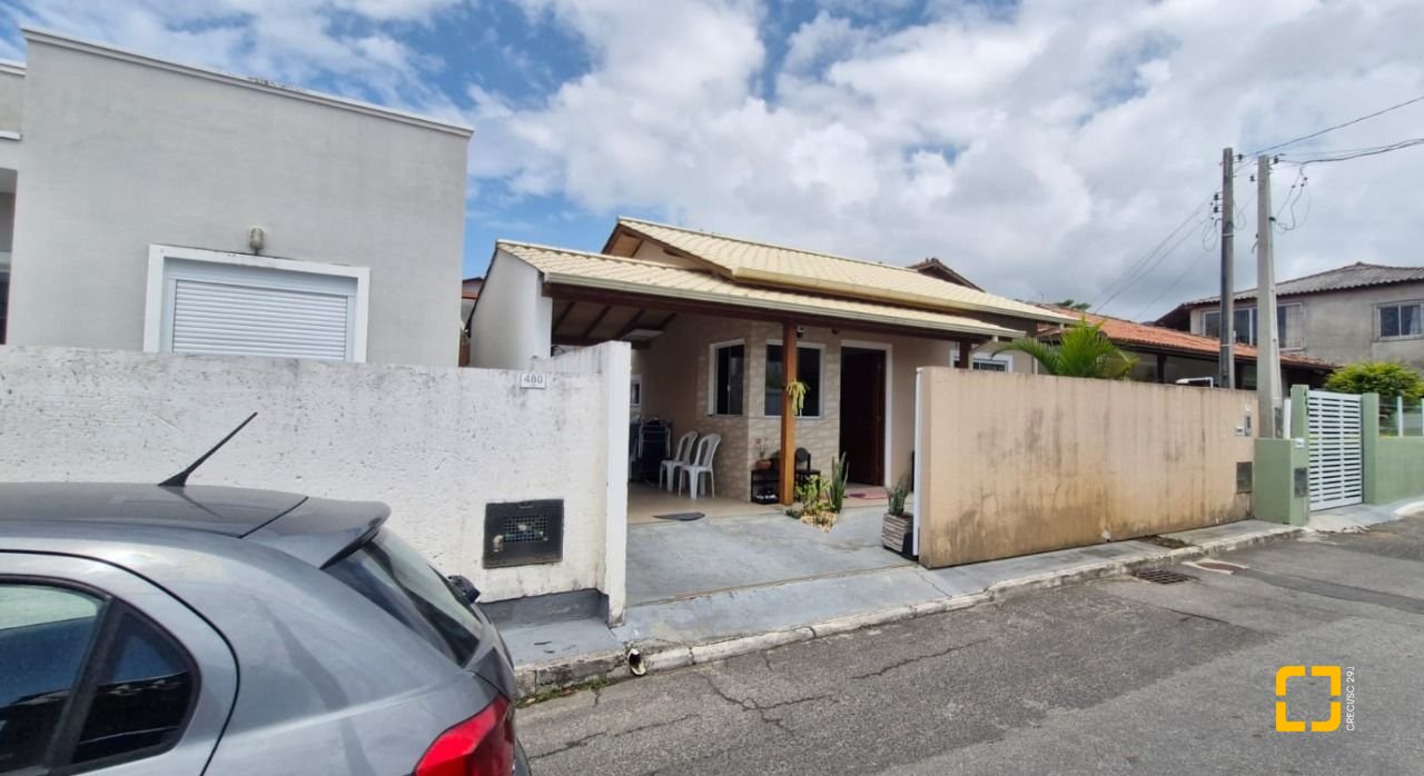 Casa com 70m², 2 quartos (sendo 1 suíte), 1 garagem, no bairro Ingleses do Rio Vermelho em Florianópolis