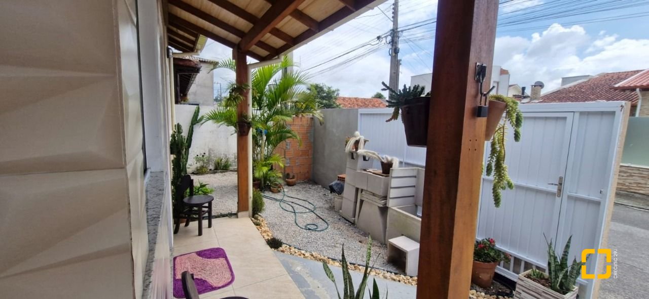 Casa com 70m², 2 quartos (sendo 1 suíte), 1 garagem, no bairro Ingleses do Rio Vermelho em Florianópolis