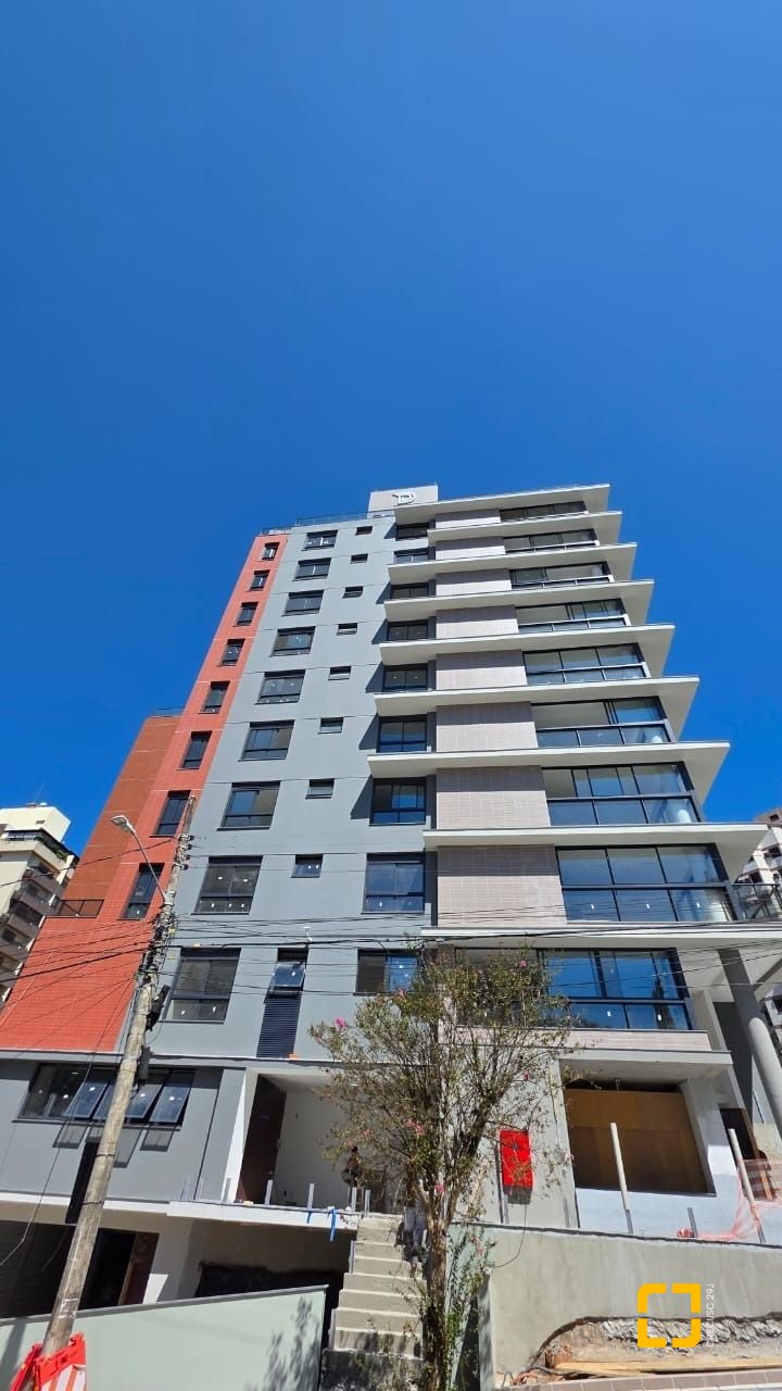 Apartamento com 152m², 6 quartos (sendo 3 suítes), 3 garagens, no bairro Centro em Florianópolis