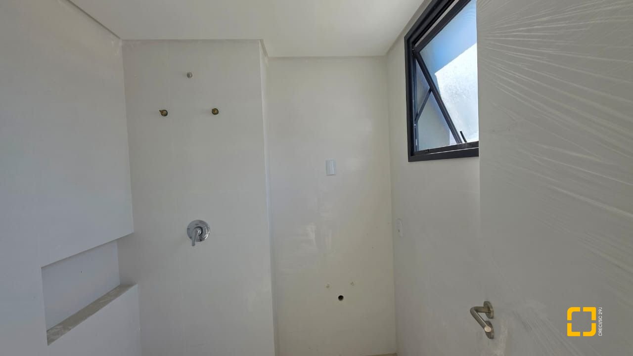 Apartamento com 152m², 6 quartos (sendo 3 suítes), 3 garagens, no bairro Centro em Florianópolis