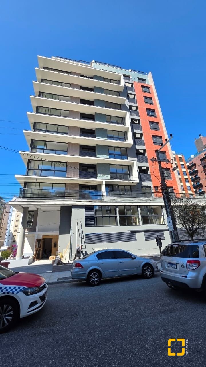 Apartamento com 152m², 6 quartos (sendo 3 suítes), 3 garagens, no bairro Centro em Florianópolis