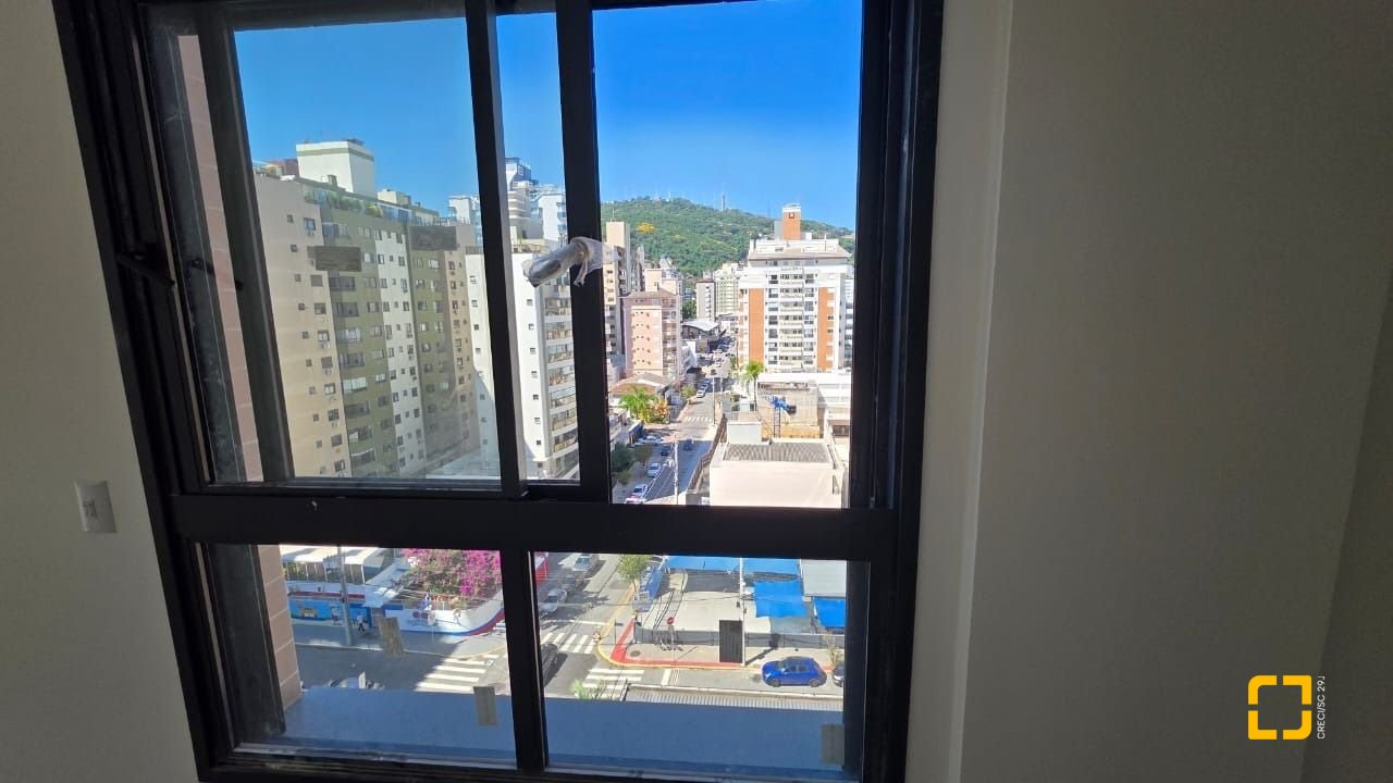 Apartamento com 152m², 6 quartos (sendo 3 suítes), 3 garagens, no bairro Centro em Florianópolis
