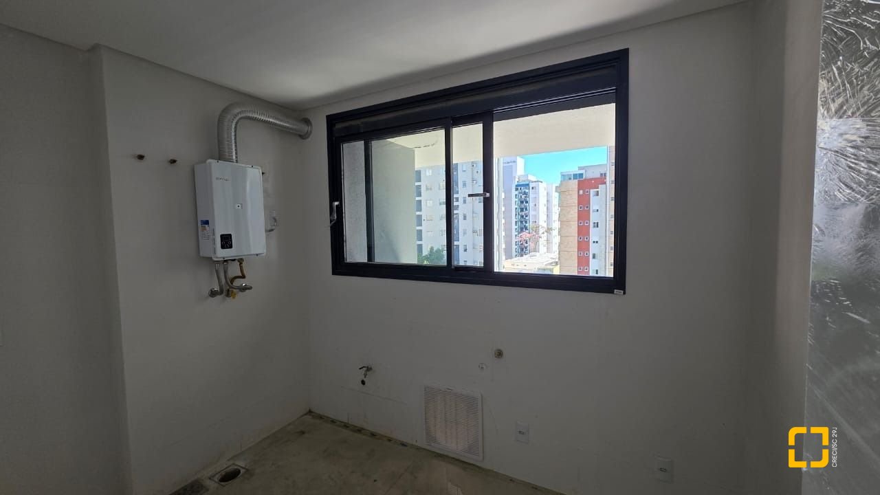 Apartamento com 152m², 6 quartos (sendo 3 suítes), 3 garagens, no bairro Centro em Florianópolis