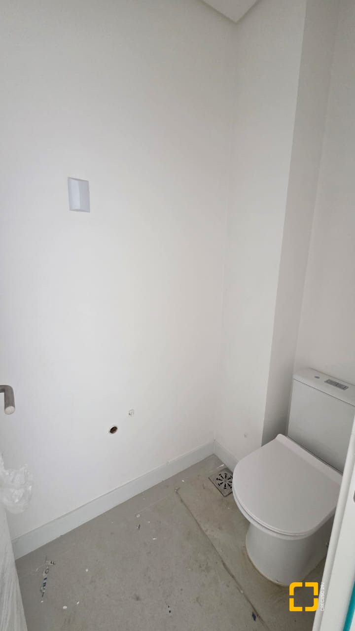 Apartamento com 152m², 6 quartos (sendo 3 suítes), 3 garagens, no bairro Centro em Florianópolis