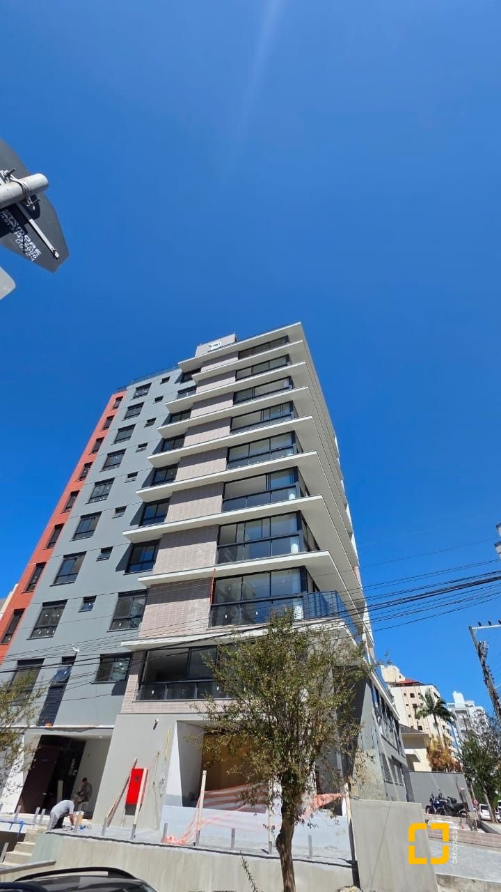 Apartamento com 152m², 6 quartos (sendo 3 suítes), 3 garagens, no bairro Centro em Florianópolis