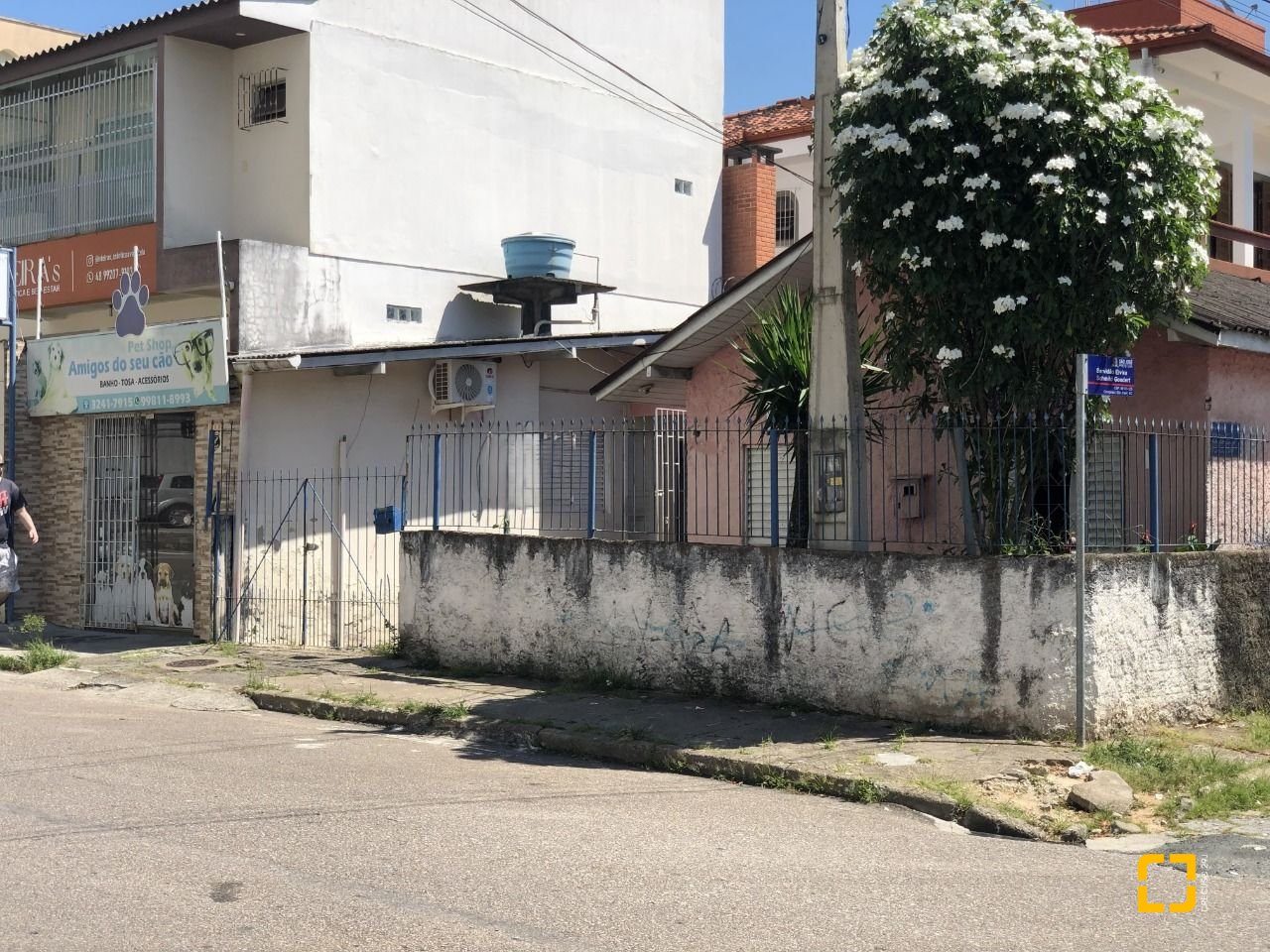 Casa com 103m², 2 quartos, 1 garagem, no bairro Campinas em São José