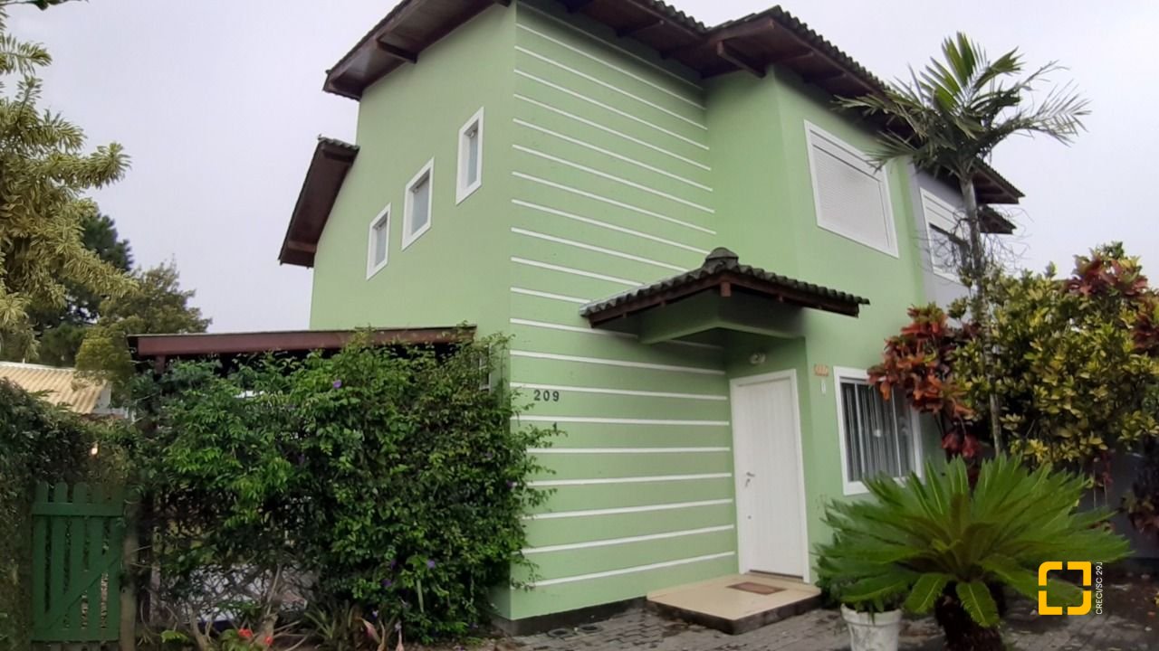 Casa com 119m², 4 quartos (sendo 1 suíte), 2 garagens, no bairro Campeche em Florianópolis